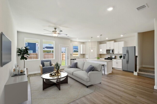 Photo - 586 Avisa Dr