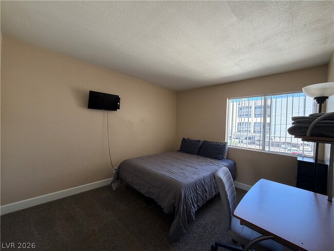 Photo - 570 Willow Green Dr