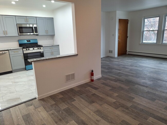 Photo - 169 W 51st St Unit 2