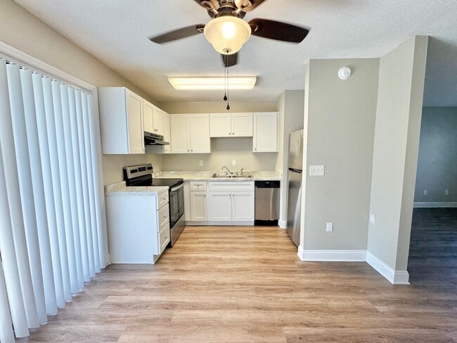Photo - Apartment - Right off Cypress Gardens Blvd