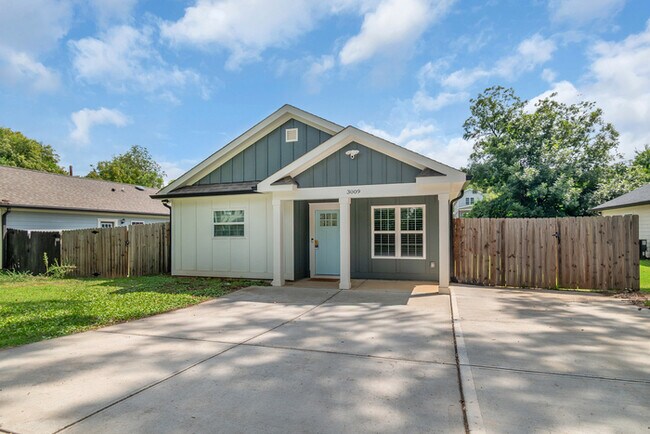 LIVE CLOSE TO THE ACTION — Modern 3-Bedroom Rental in Charlotte’s Reid Park!