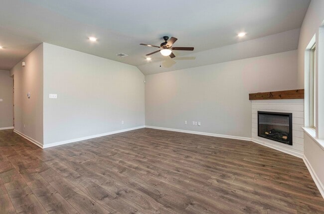 Photo - 4 bedroom home for rent in Youngsville