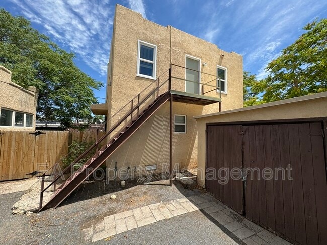 Building Photo - 116 Maple St SE Unit 2