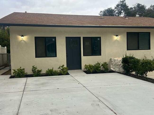 Building Photo - 1107 Ojai Rd Unit B