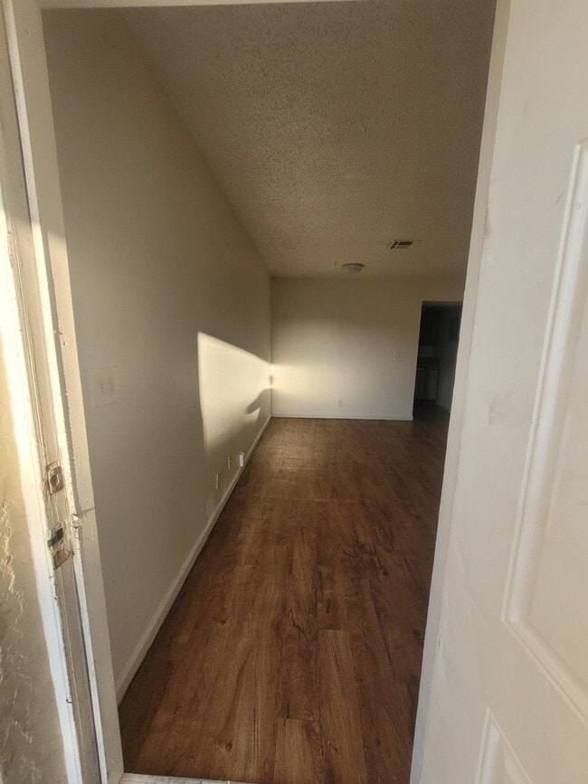 Photo - 4103 Riverside Dr Apartamento Unidad 4