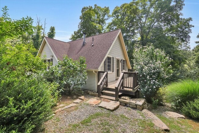 Building Photo - 19 Moodus Leesville Rd Rental