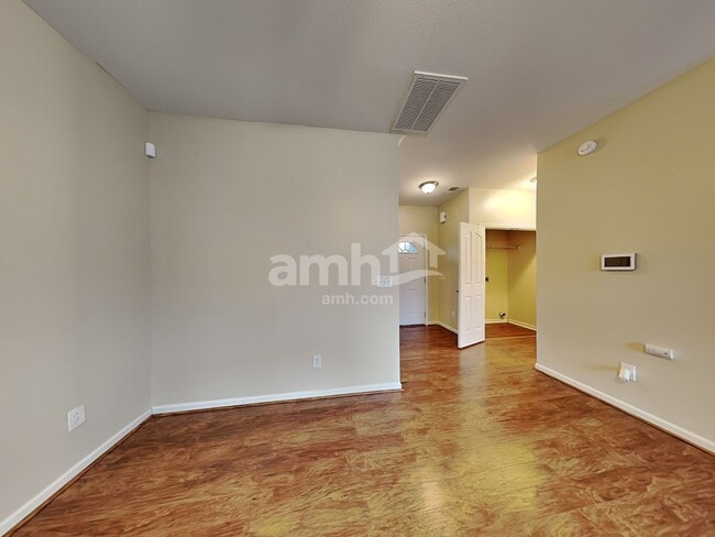 Photo - 412 Galesburg Dr