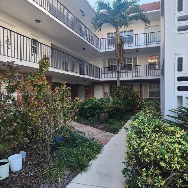 Photo - 2424 NE 9th St Unidad 212