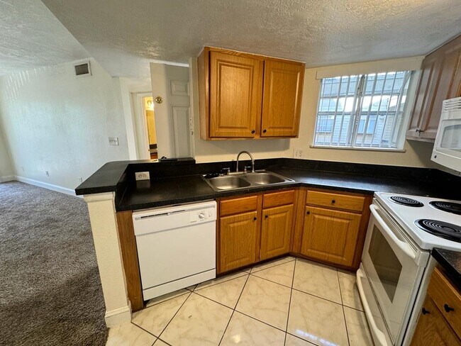 Photo - 1940 Lake Atriums Cir