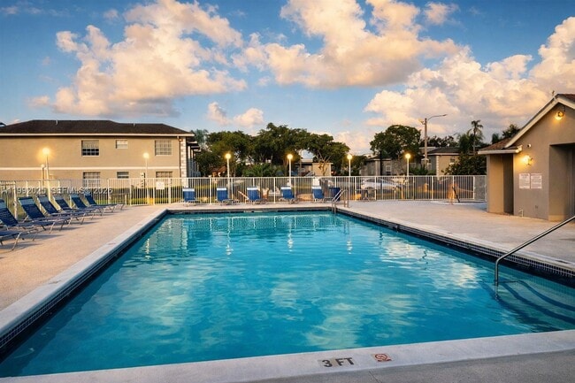 Building Photo - 422 NE 210th Cir Terrace Unit 102