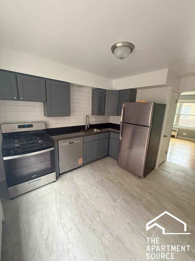 Building Photo - 6727 N California Ave Unit 1W