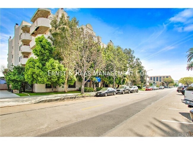 Beautiful Third Floor Condo with City Views! - Beautiful Third Floor Condo with City Views! Unit #304