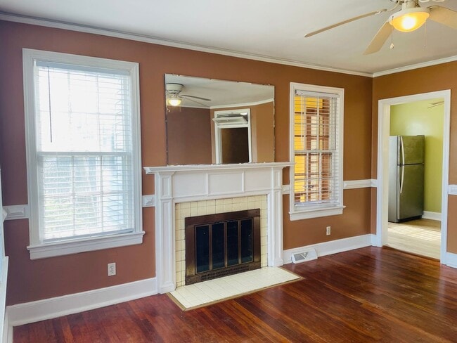 Photo - 2 Bedroom, 1 Bathroom in Olympia - Available Now!