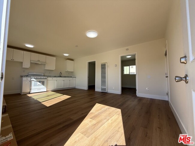 Photo - 1716 Locust Ave Unit 5