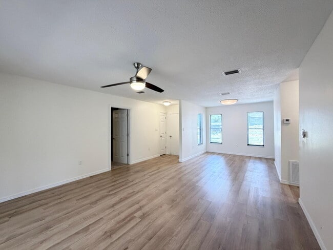 Photo - Available Now | Move-In Ready Rental in SE Ocala/Silversprings Shores