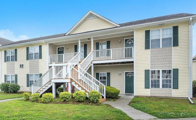 Building Photo - 4629 McClelland Dr