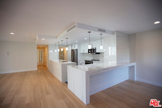 Photo - 2170 Century Pk E Unit 406
