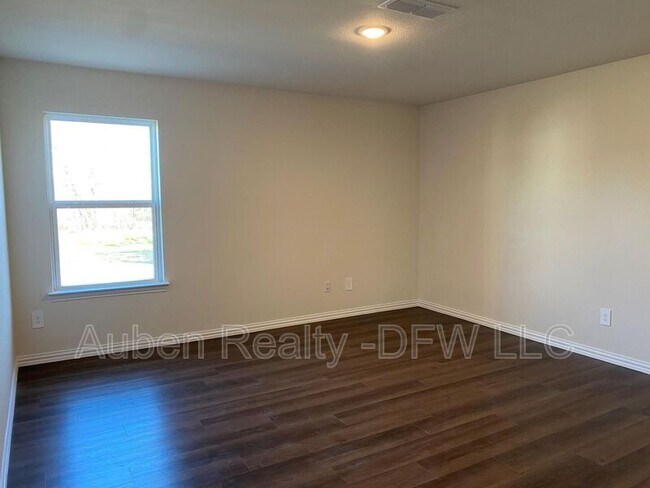 Photo - 2203 Henry St Unit B