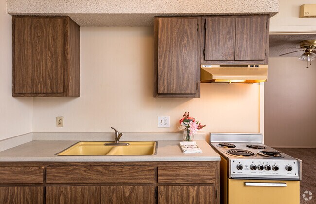 1BR, 1BA -438SF Kitchen - 212 Koberlin St