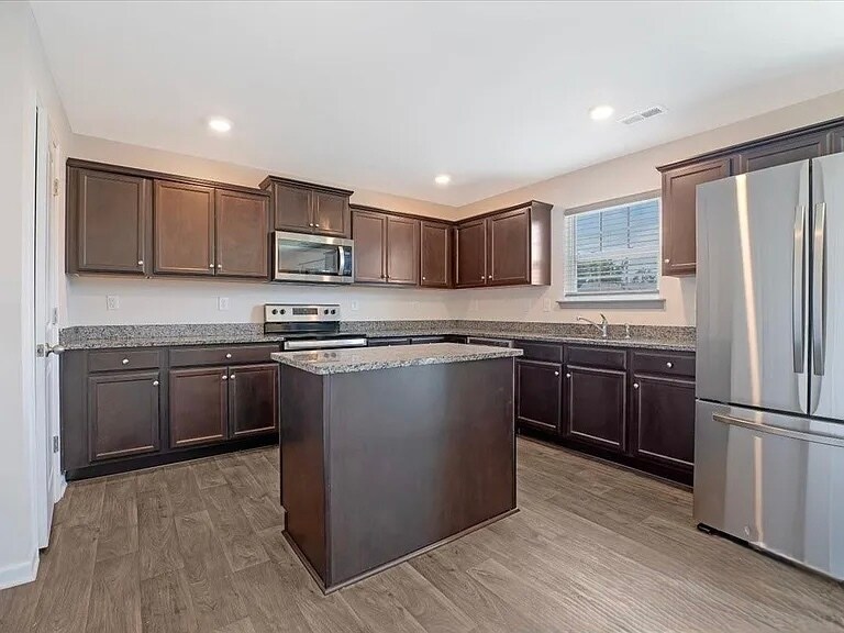 Photo - 7112 Finnigan Rd