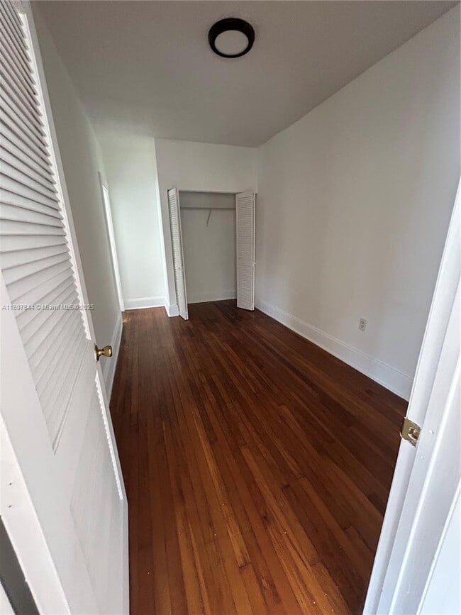 Photo - 529 NE 66th St Unidad 8