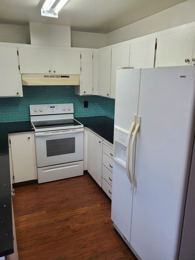 Incluye horno/estufa, refrigerador y lavavajillas. - 1710 Oldfield Way