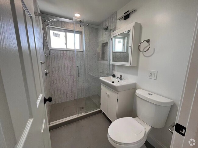 Building Photo - 336 Lowell St Unit 2 Rental