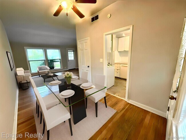 Photo - 2824 Whitewood St