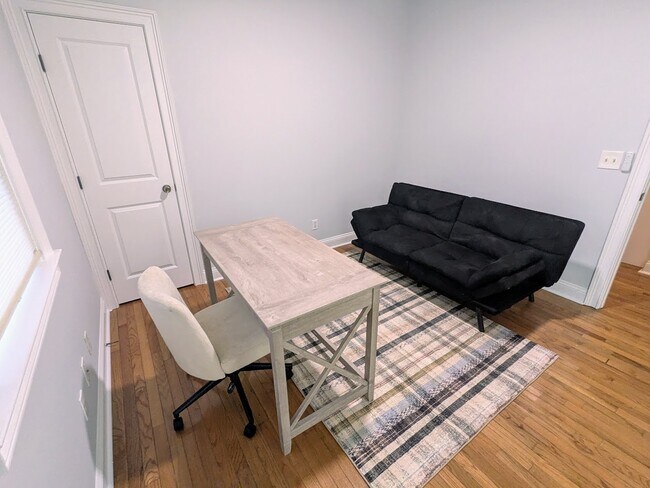 Photo - 305 E Henry St