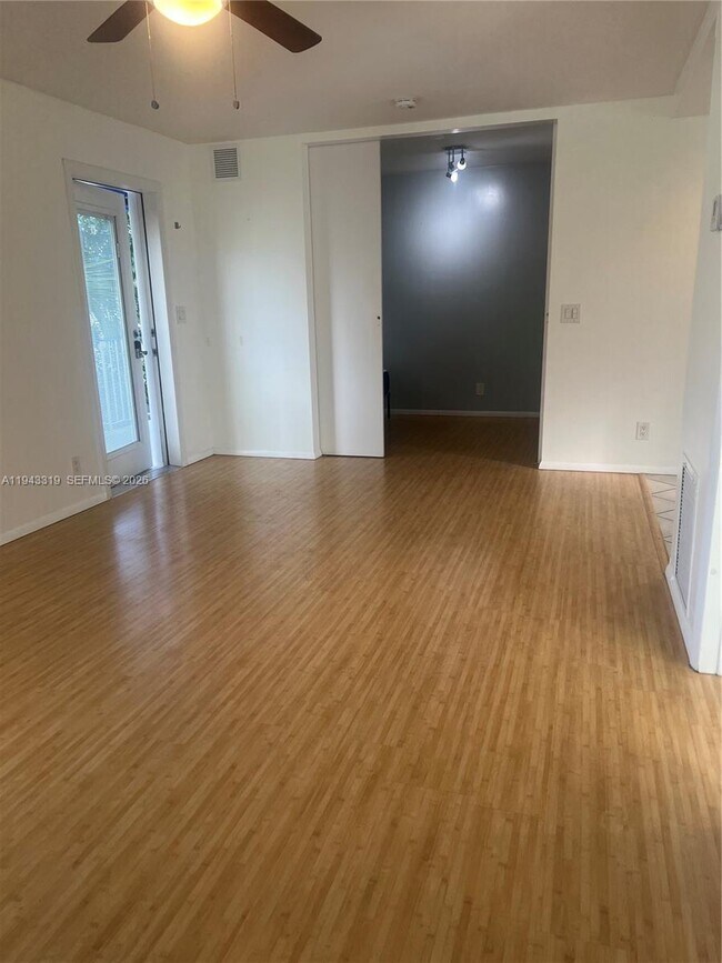 Photo - 225 SE 16th Ave Unit 8