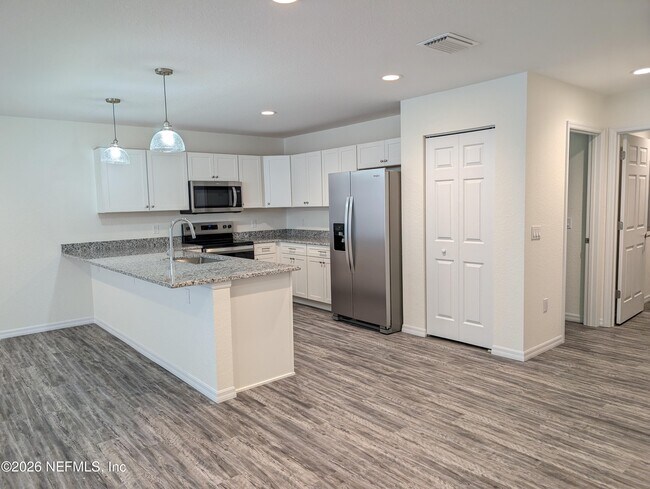 Photo - 821 NE 10th St
