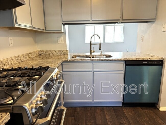 Photo - 862 Regal Path Ln