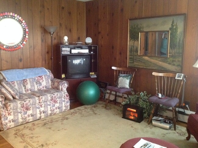 Photo - 8688 Lees Ridge Rd