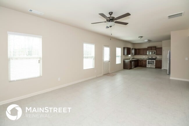 Photo - 35 Michelle Wy