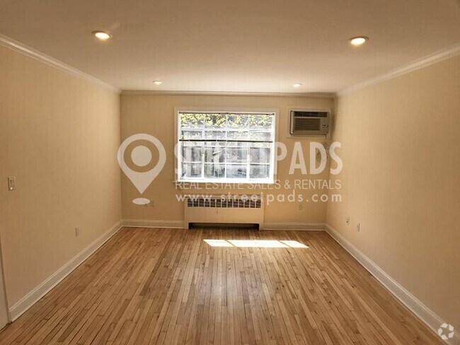 Building Photo - 2 bedroom in Brookline MA 02446 Rental