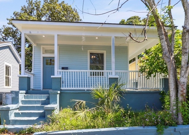 Building Photo - 826 W Victory Dr
