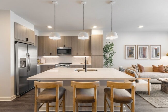 Building Photo - 3001 W 11th St Unit 575