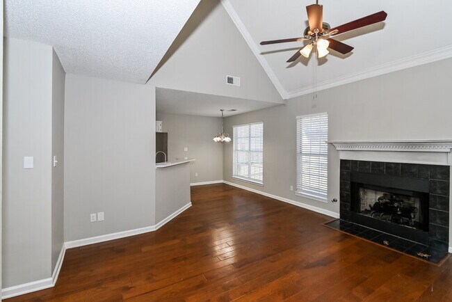 Photo - 1950 Pecan Ln N