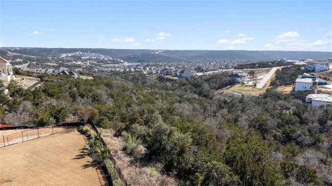 Photo - 1909 Portobello Rd