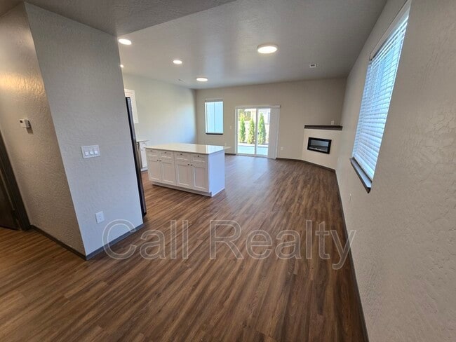 Photo - 308 S Clinton Ln