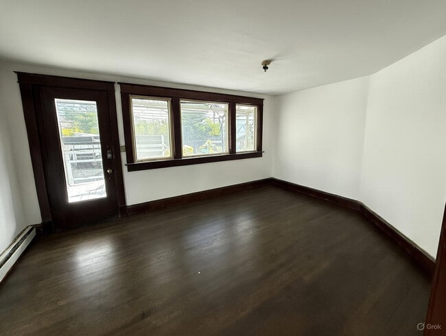 Sala de estar, entrada principal - 21 Union Tpke Unidad 1