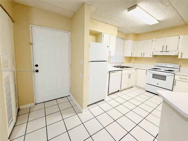 Photo - 6175 NW 186th St Unit 104