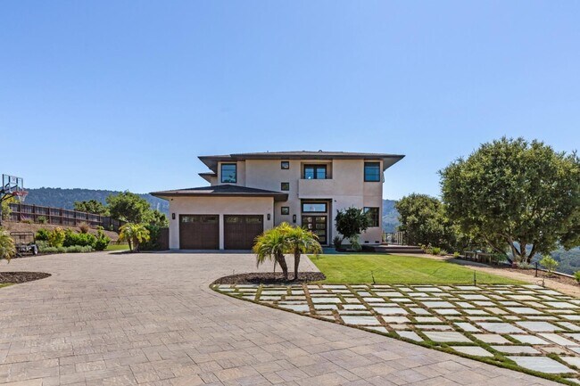 465 W Maple Way
