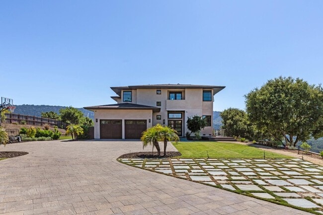 Photo - 465 W Maple Way