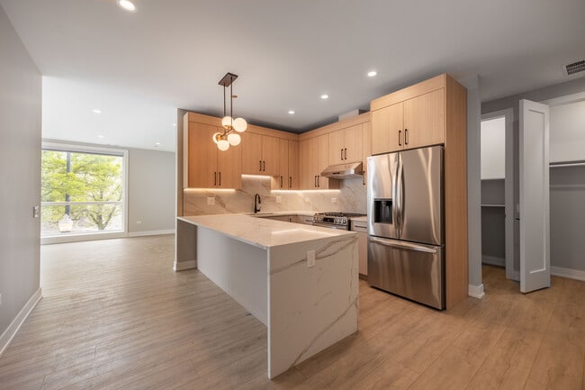 Building Photo - 2354 W Polk St Rental