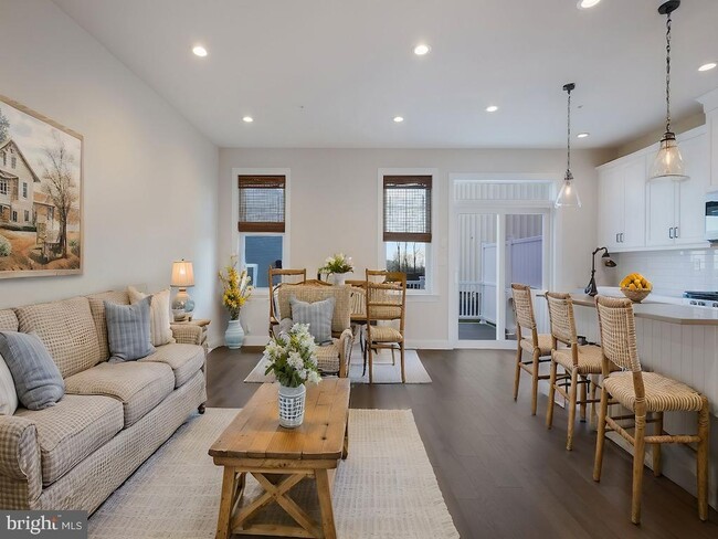Photo - 208 Foxhedge Rd