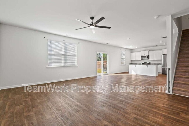 Photo - 413 Zenith Blvd