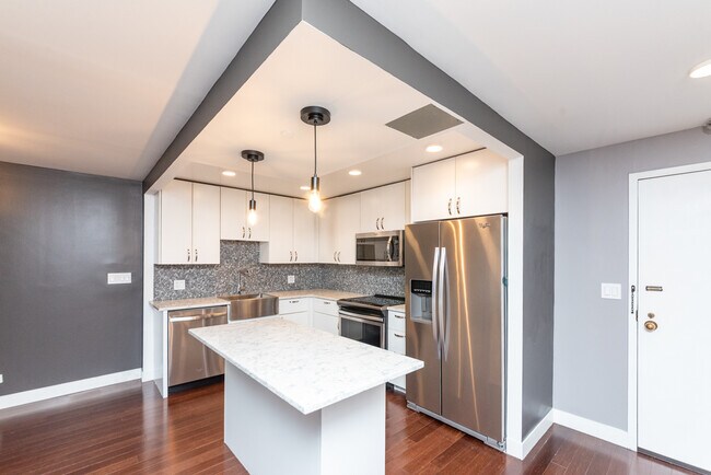 Building Photo - 10 E Ontario St Unit 4903