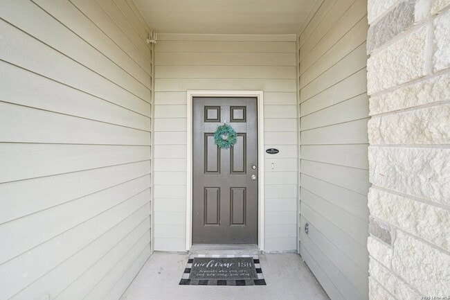 Photo - 633 Oleander Crk