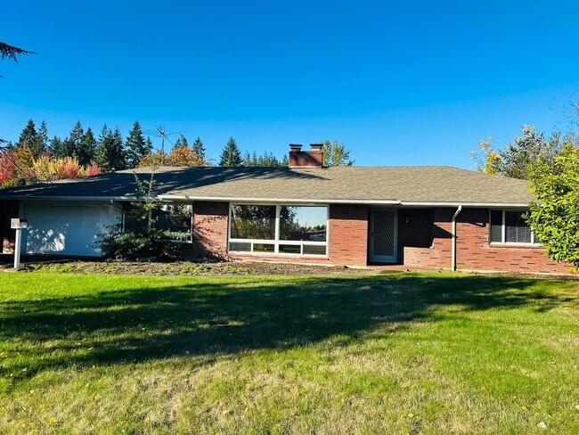 Building Photo - Vintage Remodel